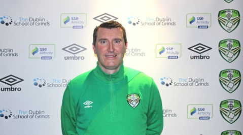 jason-byrne-signs-for-cabinteely-fc